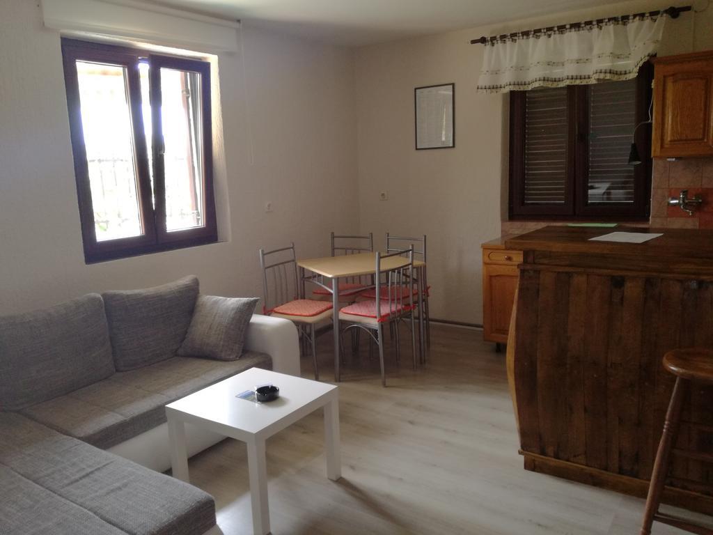 Apartment Nela Funtana Kültér fotó